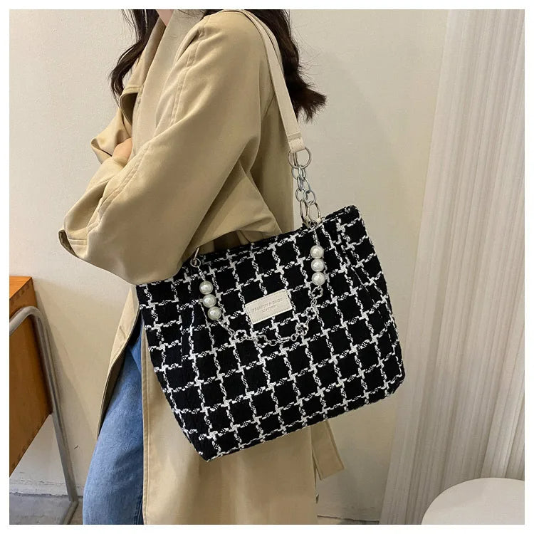 Large Capacity Plaid Canvas Women’s Tote Shoulder Bag with Chain