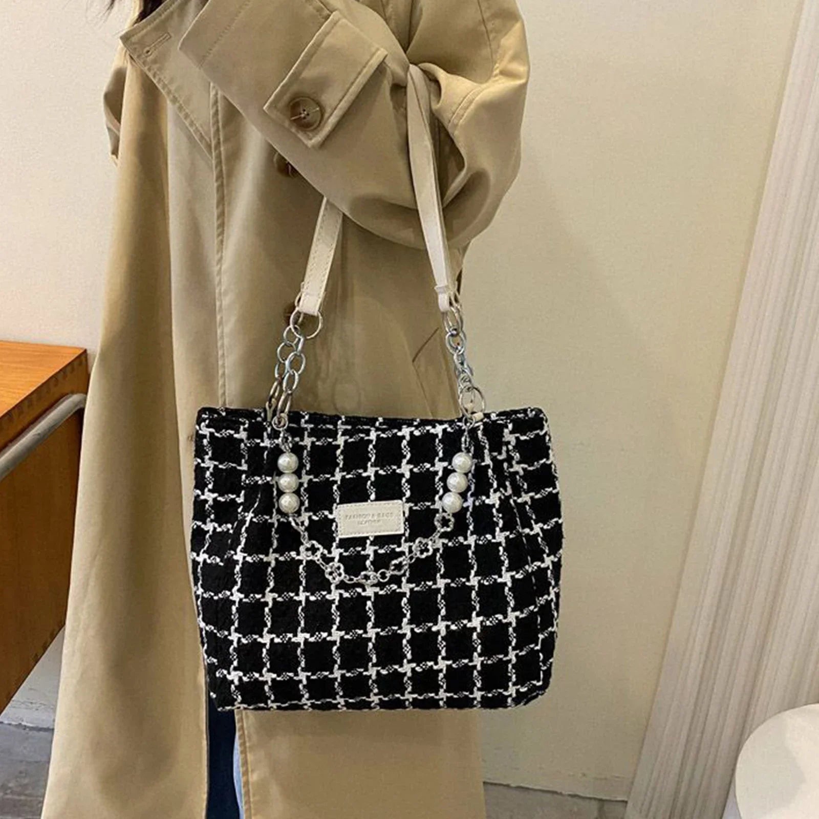 Large Capacity Plaid Canvas Women’s Tote Shoulder Bag with Chain