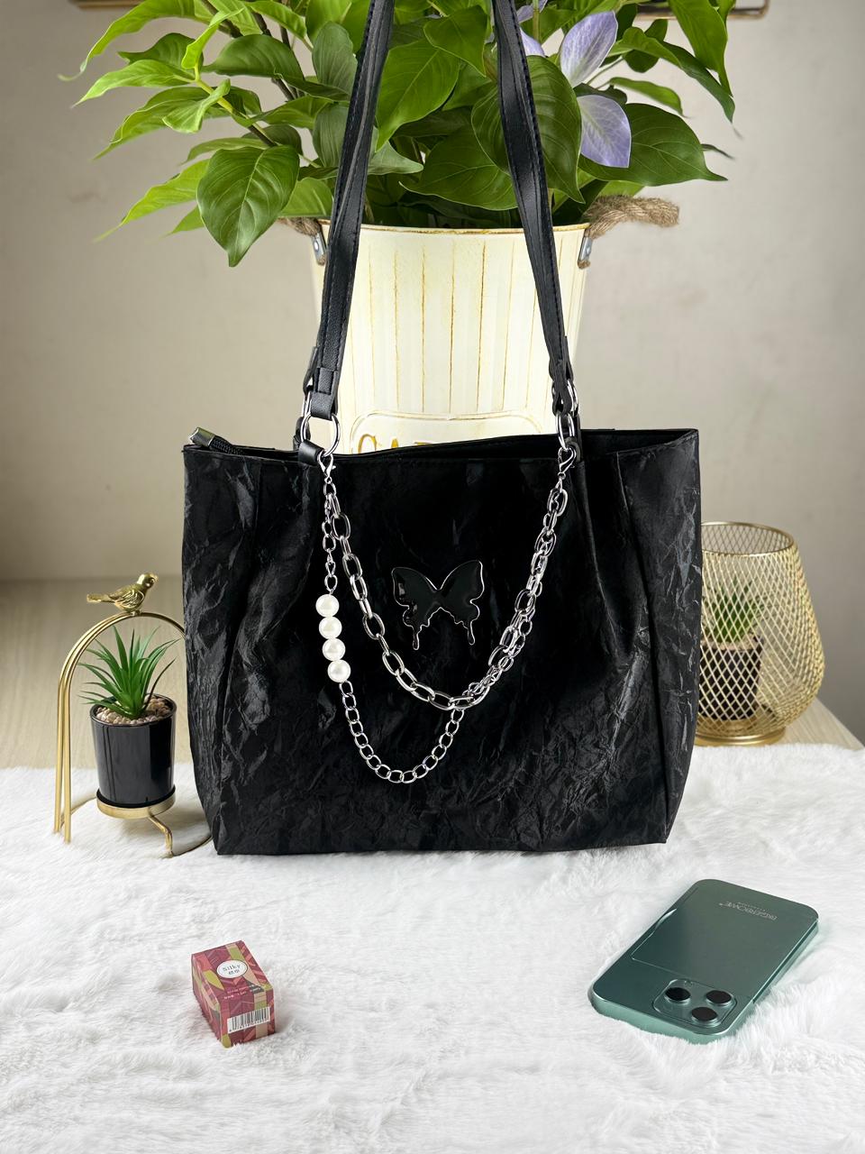Simple and Fashionable Tote Bag