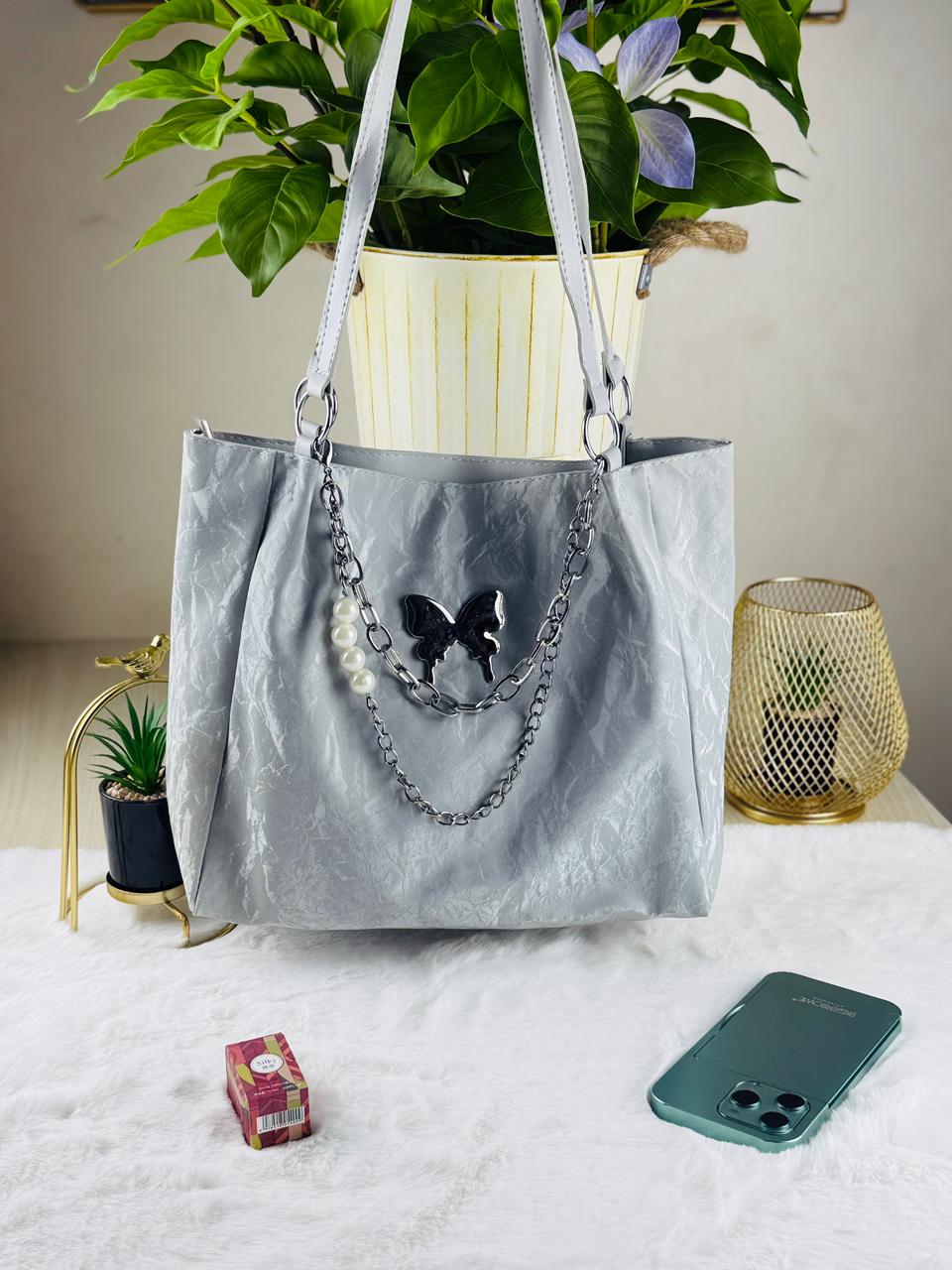 Simple and Fashionable Tote Bag