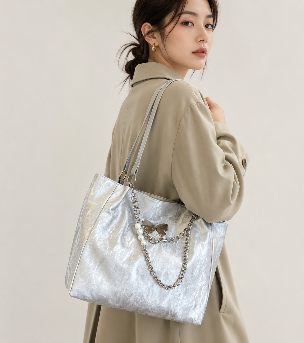 Simple and Fashionable Tote Bag