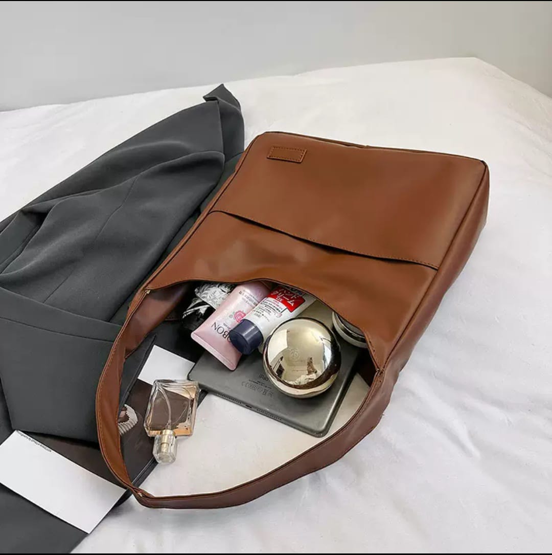 Simple Retro Large Capacity Tote Shoulder Bag for Casual Commuting