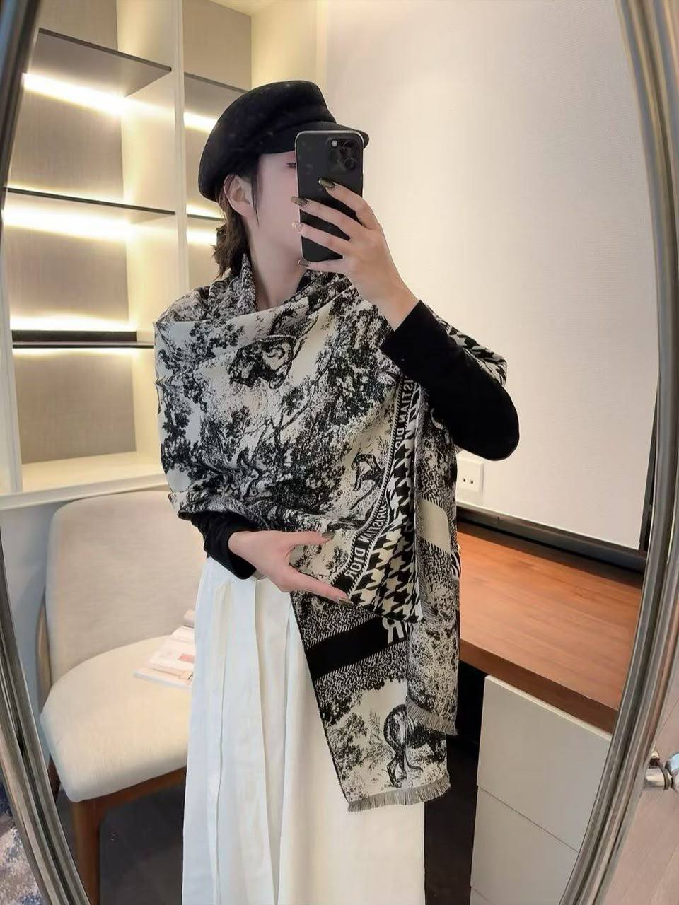 Élan Signature Premium Monogram Winter Shawl