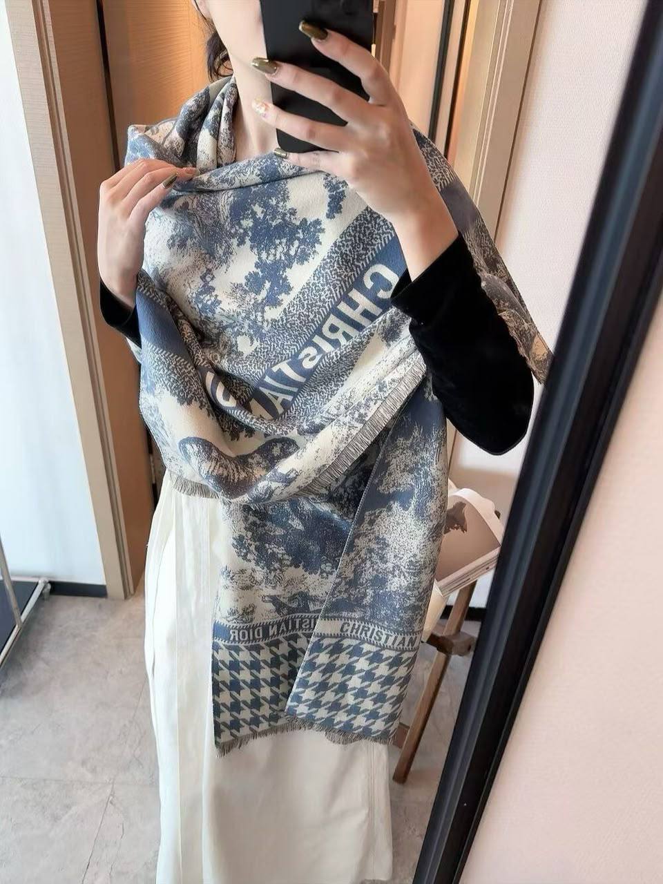 Élan Signature Premium Monogram Winter Shawl